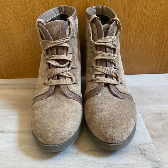 MADDEN GIRL • “Dukkee” Faux Suede Lace Up Wedge Ankle Boots - Size 8.5 - Picture 3 of 16